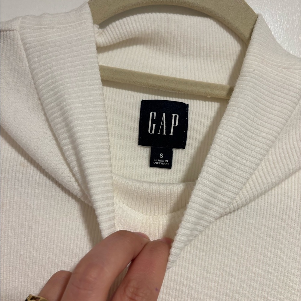 Mockneck Rib Cold Shoulder Top - Picture 7 of 10